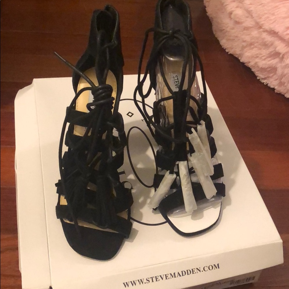 Steve Madden tassal gladiator heel 6.5 black suede